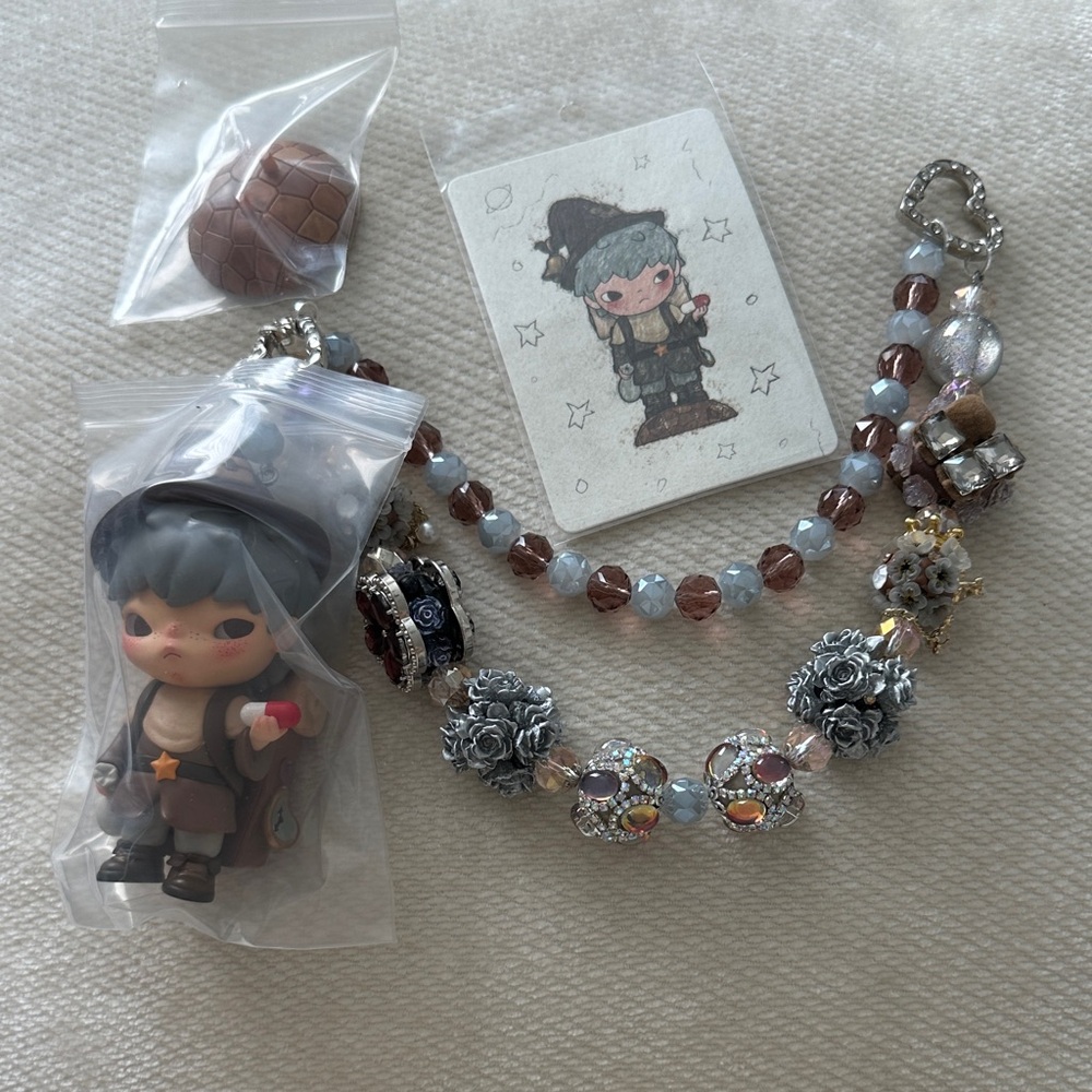 Hirono bag charm